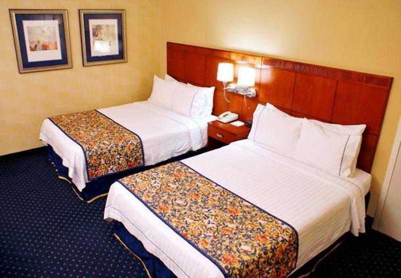 Courtyard By Marriott Atlanta Executive Park/Emory Hotel Room photo