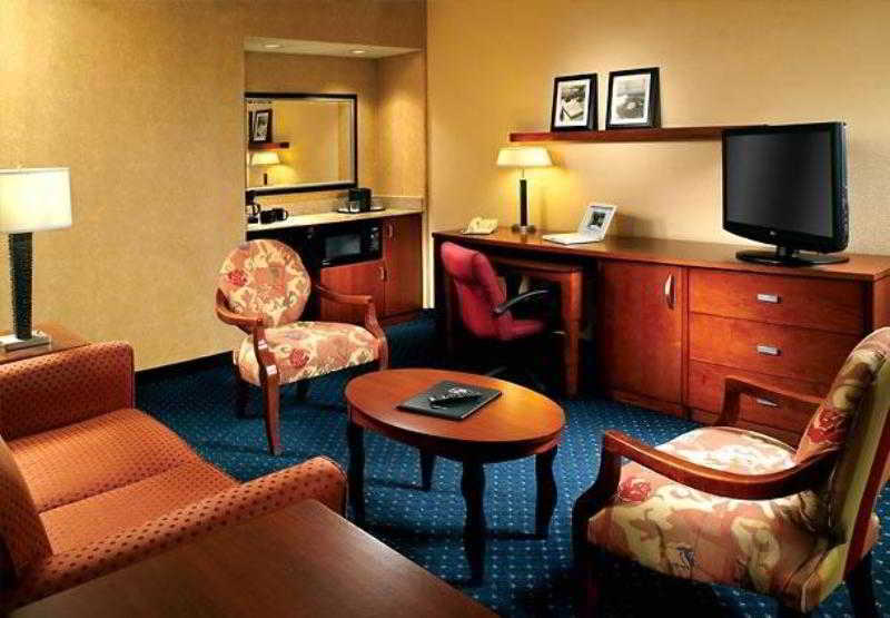 Courtyard By Marriott Atlanta Executive Park/Emory Hotel Room photo