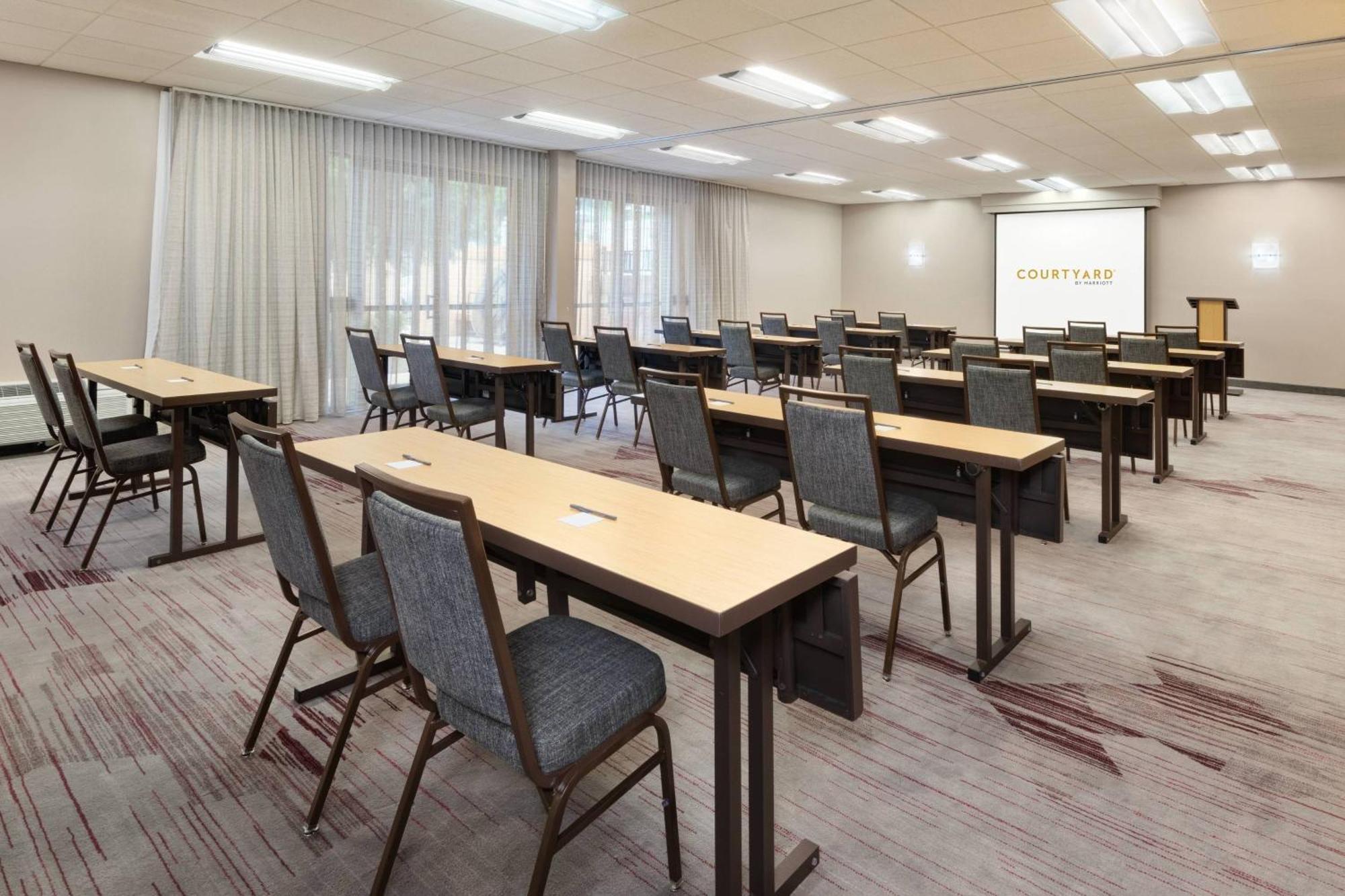 Courtyard By Marriott Atlanta Executive Park/Emory Hotel Exterior photo